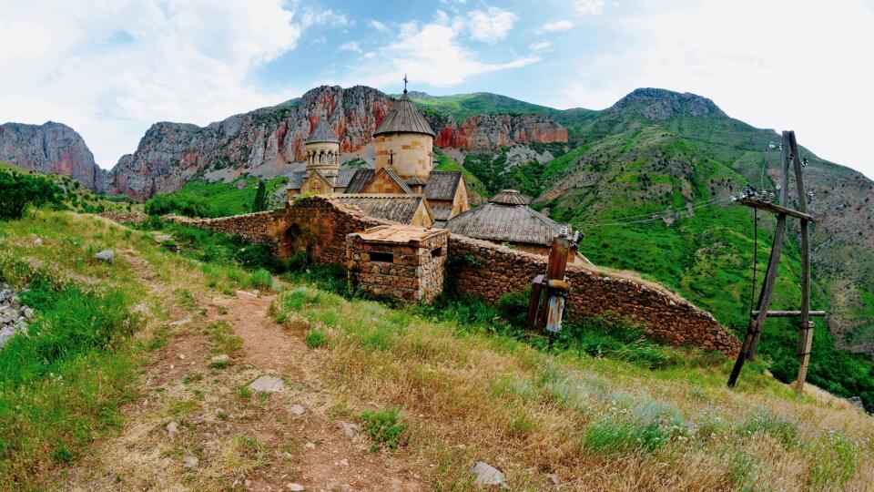 NORAVANK Jeden z najkrajších kláštorov v krajine.