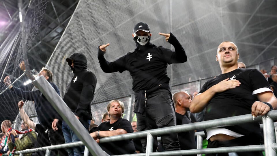 Takéto gestá bolo na štadióne v Budapešti vidieť počas celého súboja.