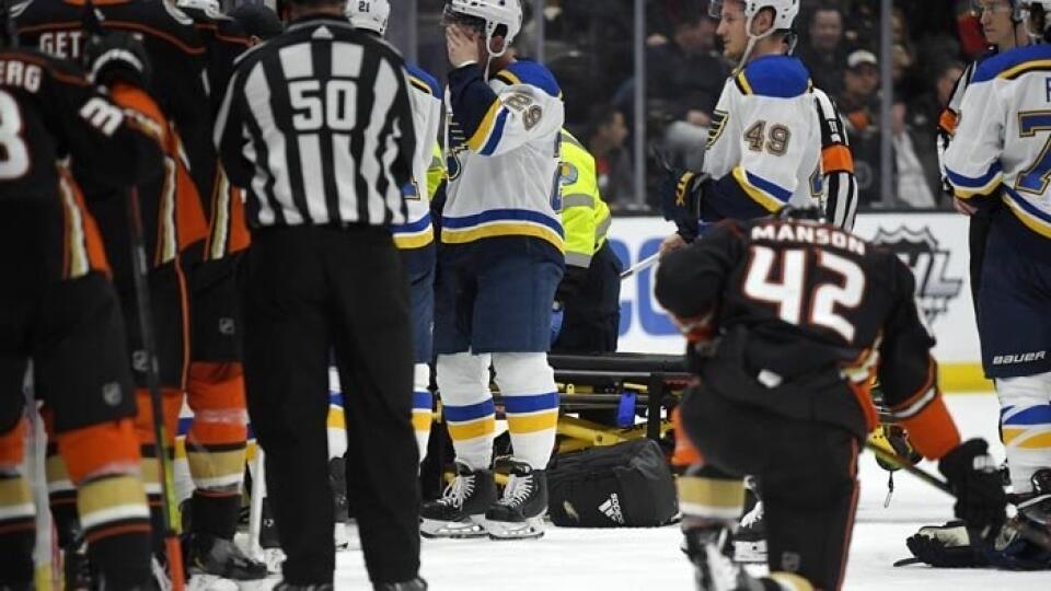 Jay Bouwmeester skolaboval v zápase proti Anaheimu.