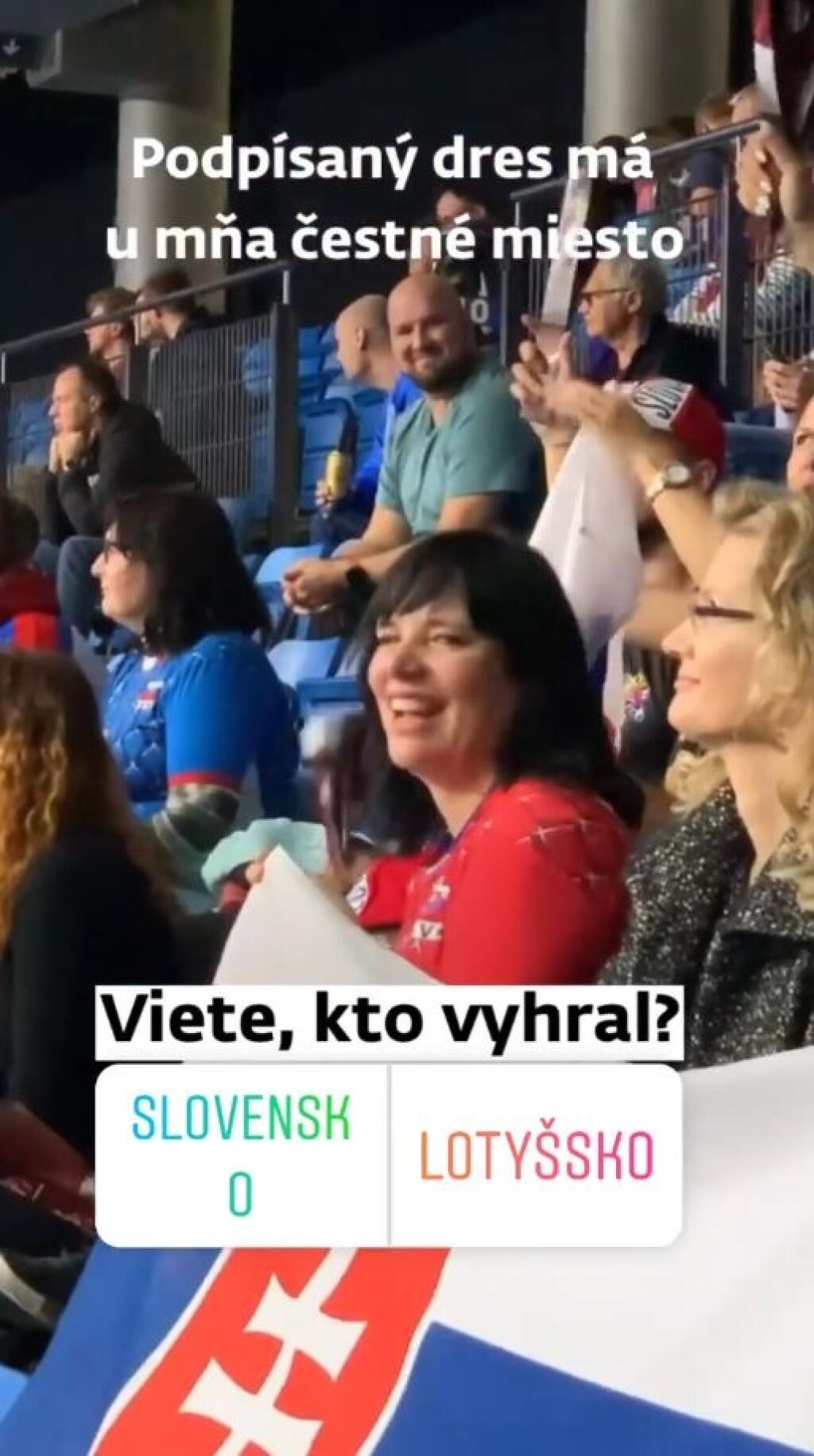 Medzi divákmi na ME vo volejbale sa objavila aj ministerka Veronika Remišová. Tá si na svoje šaty obliekla slovenský dres, ktorý jej darovali z reprezentácie. Počas zápasu fandila naplno a poriadne sa odviazala.