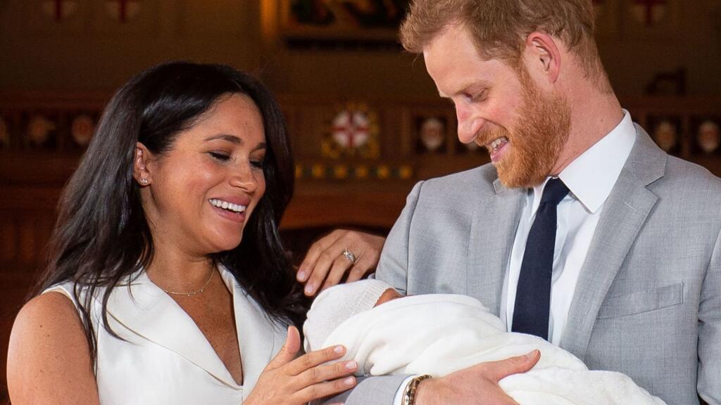 Meghan a Harry sa obávajú, že by sa Archiemu mohli kvôli titulu neskôr det v škole vysmievať.