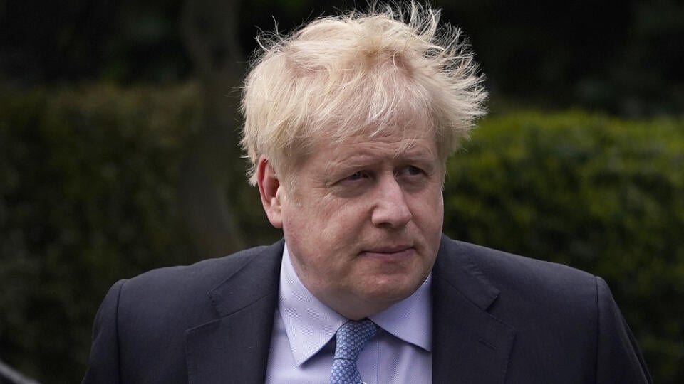 Bývalý britský premiér Boris Johnson odchádza zo svojho domu v Londýne 22. marca 2023.