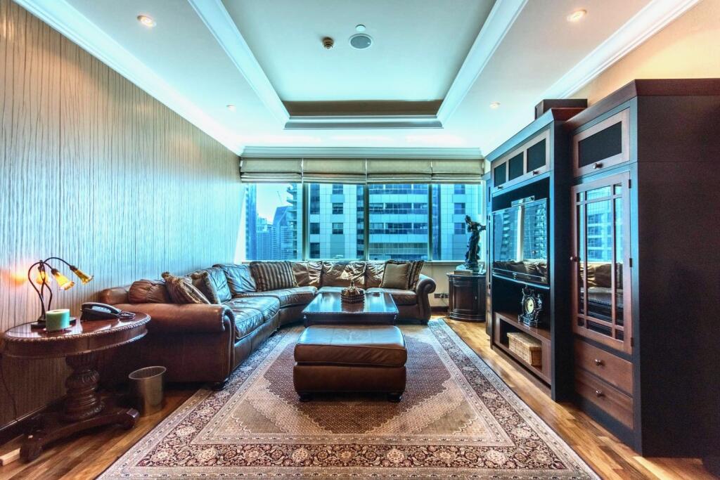 Keď boli Federerovci v Dubaji, užívali si v luxusnom apartmáne. Krásne obývačky pôsobia masívny dojmom.