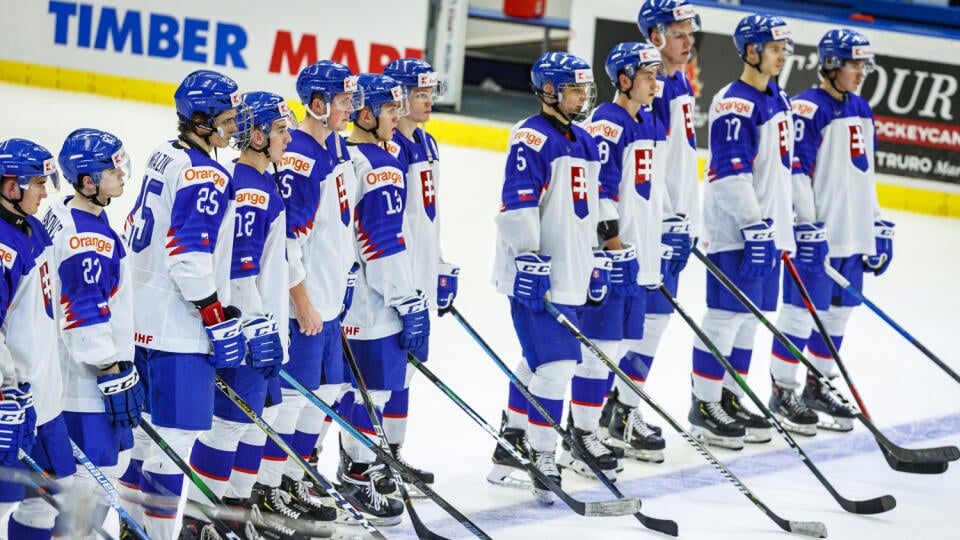 Na snímke hráči Slovenska po skončení zápasu štvrťfinále IIHF Majstrovstiev sveta v ľadovom hokeji hráčov do 20 rokov medzi Kanadou a Slovenskom.