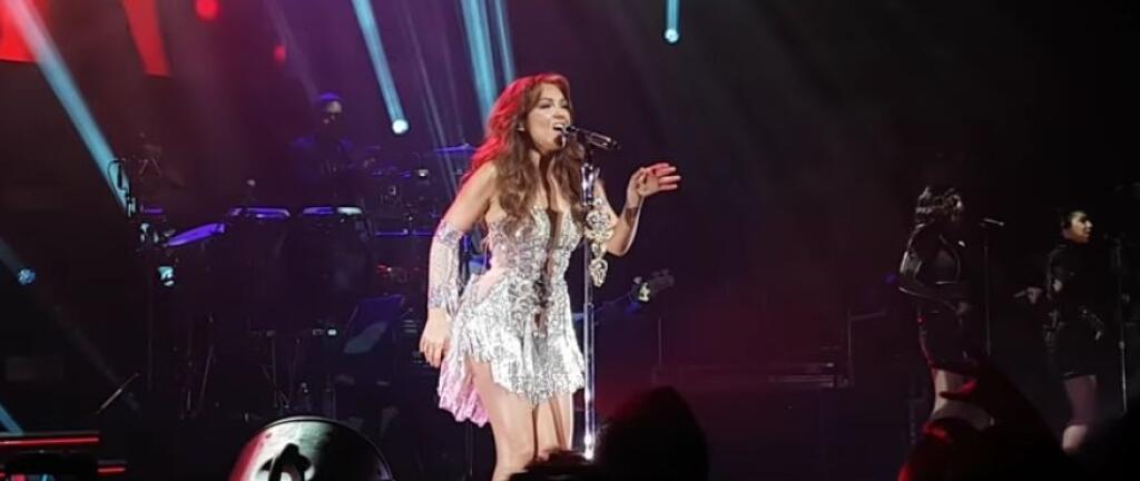 Thalía na svojich koncertoch ohuruje nielen spevom a tancom, ale aj krásnymi kostýmami.