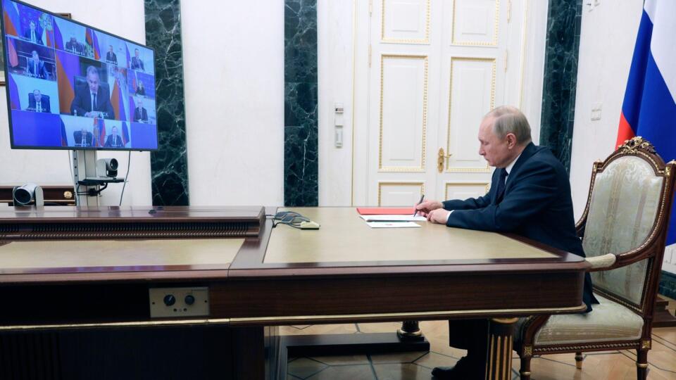 Vladimir Putin zasadnutie Bezpečnostnej rady videokonferencia