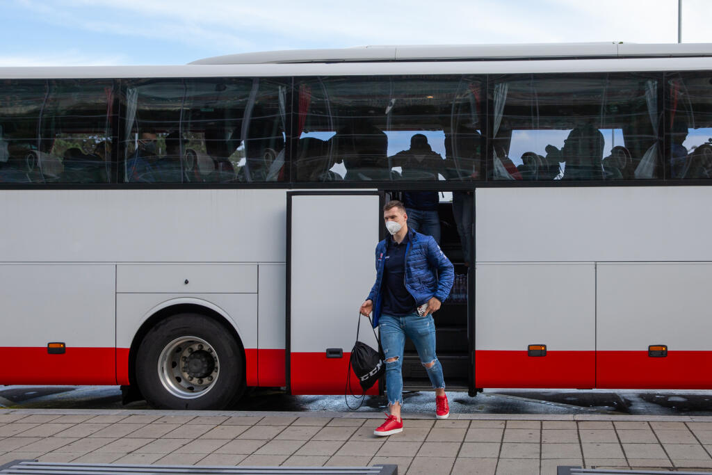 Odchod Slovenskej hokejovej reprezentácie na Majstrovstvá sveta v Rige, z letiska M. R. Štefánika v Bratislave.
