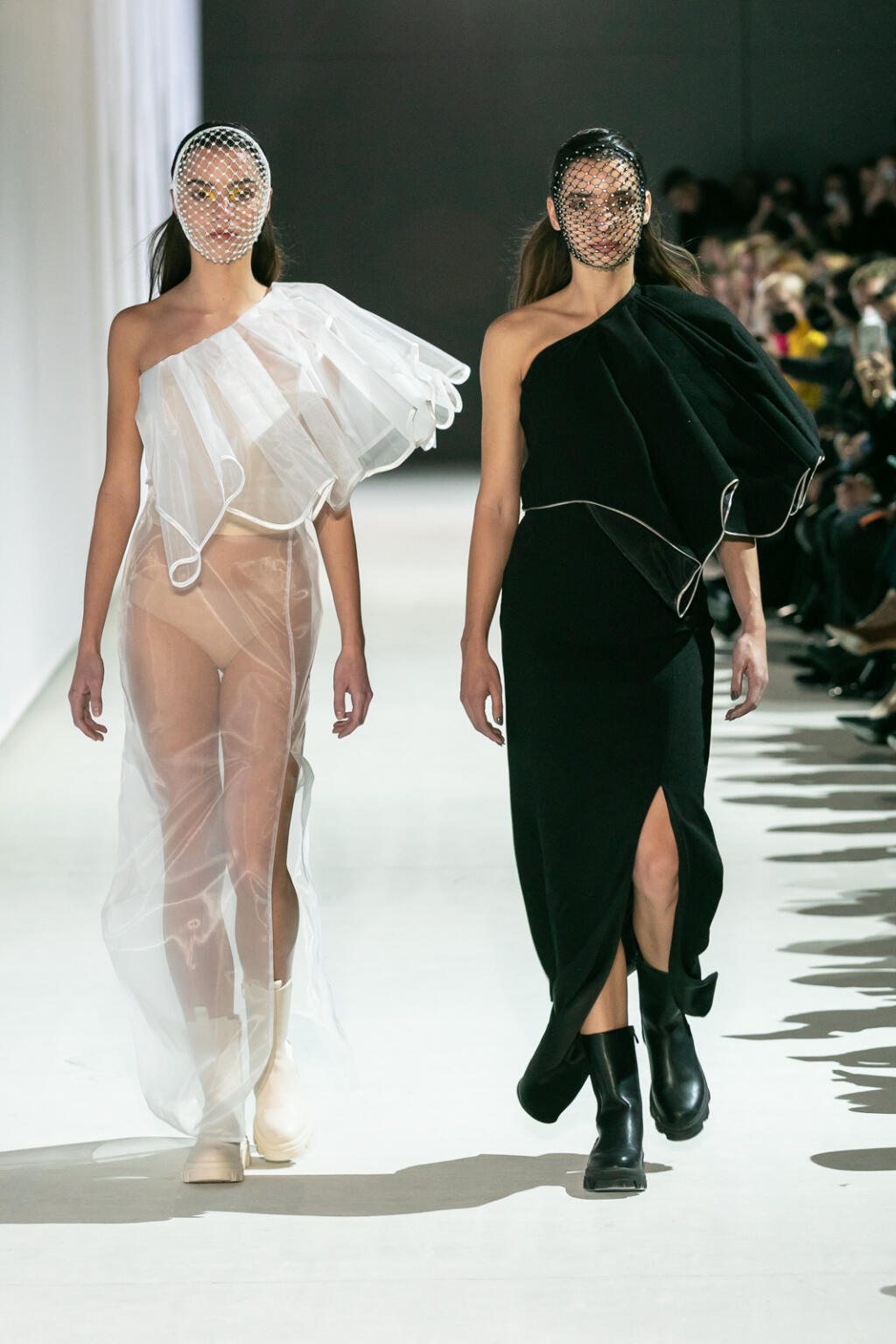 Kolekcia Narcissus dizajnéra Borisa Hanečku na Fashion LIVE! 2021.
