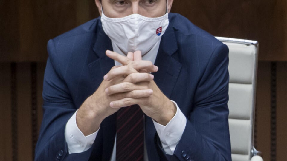 Na snímke predkladateľ návrhu na odvolanie predsedu vlády SR Igora Matoviča Juraj Blanár (SMER-SD) na mimoriadnej schôdzi parlamentu 23. júla 2020 v Bratislave. FOTO TASR - Martin Baumann