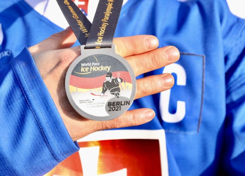 Slovenskí parahokejisti postúpili na paralympiádu v Pekingu.
