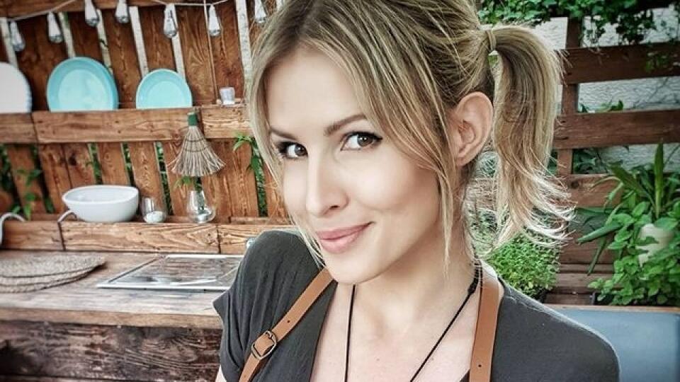 Mirka je fanúšičkou odbornej literatúry.