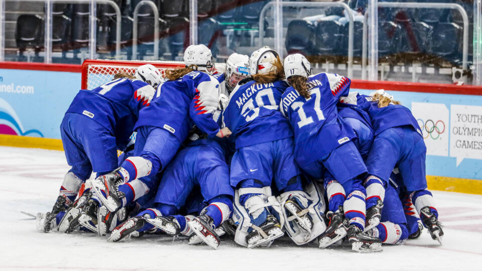 Slovenské hokejistky získali bronz na zimných olympijských hrách mládeže v Lausanne.