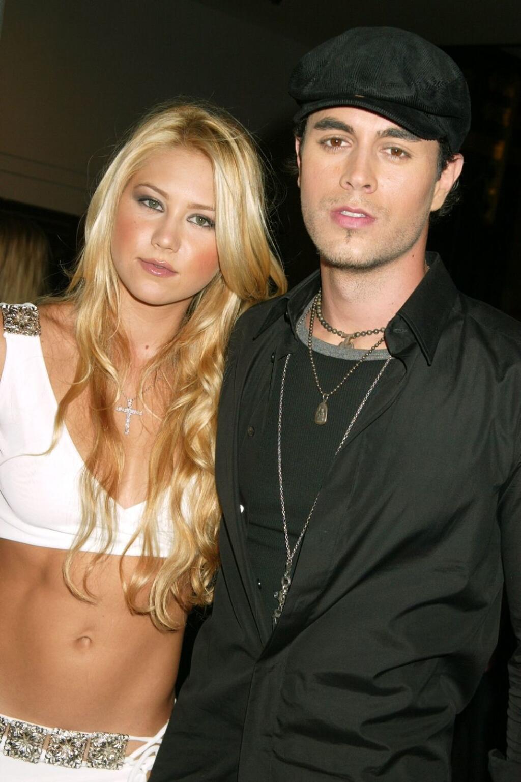 Anna Kournikova a Enrique Iglesias - O týchto dvoch sa špekulovalo a špekulovalo. Sú spolu, nie sú spolu,... ? A vidíte, o rok oslávia dvadsiate výročie, čo tvoria pár. O tom, že je to fakt pravda, svedčia aj ich dve deti.