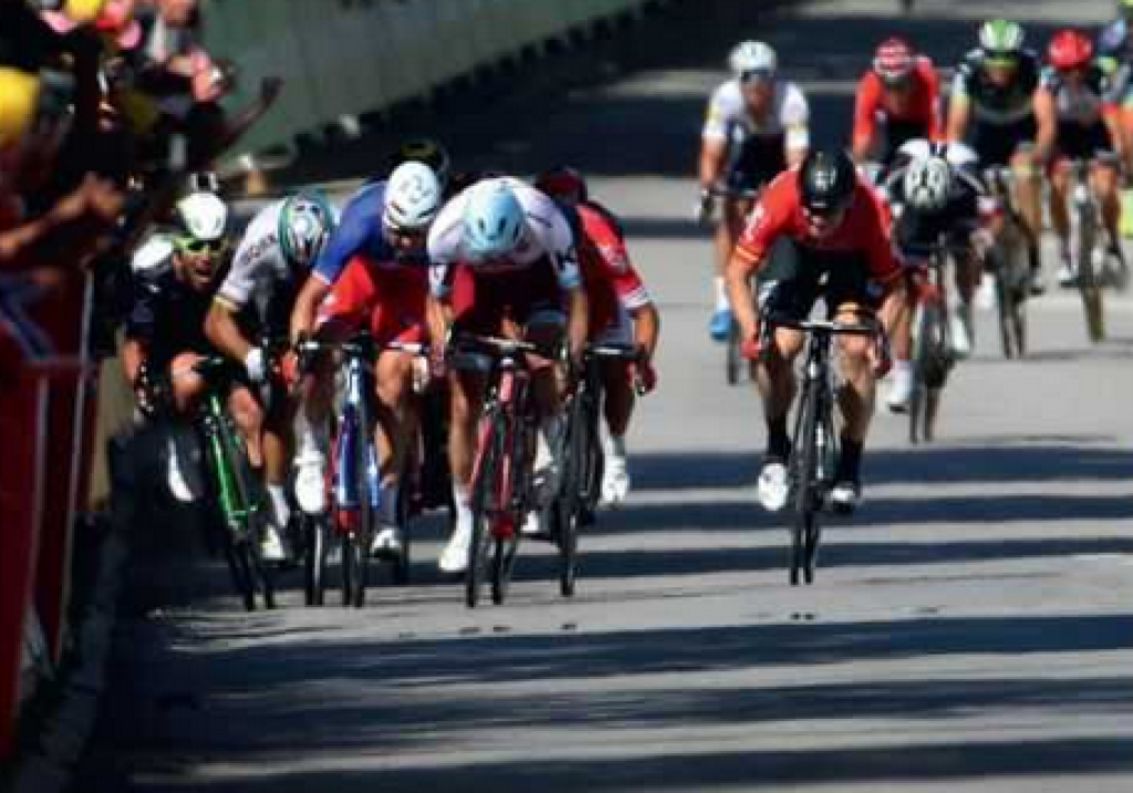 Tour de France 2017 v etape Mondorf-les-Bains do Vittel. Sagan skončil v špurte druhý, ale za neslávny incident s Cavendishom ho vylúčili z pretekov.