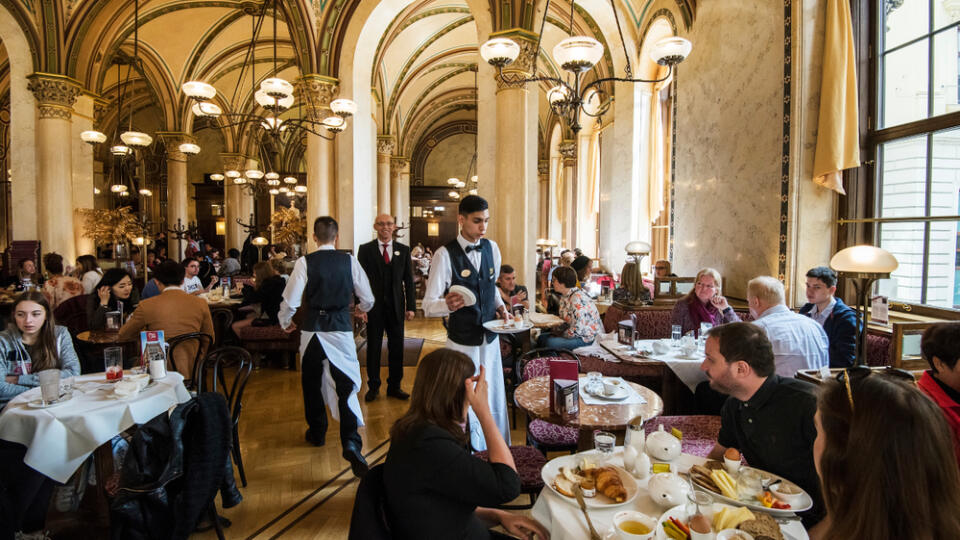 Vienna,,Austria,-,May,31,,2019.,Interior,Of,The,Café