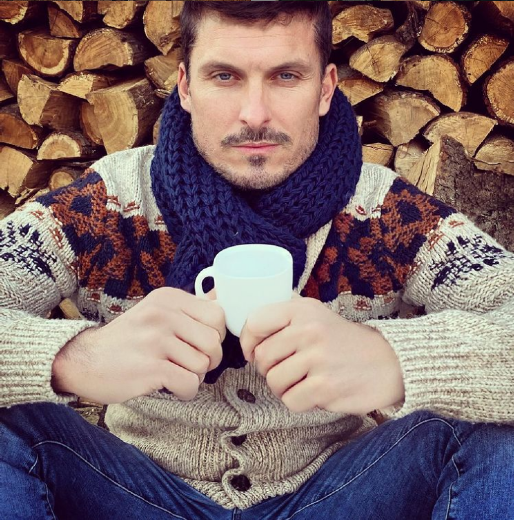 ,,Ja si myslím, že každý by chcel deti. Ja si myslím, že to je nejaký zmysel života, naplnenie života. A ja som vždy pokorný voči tomu, do akej miery tie sny a tie naše plány vyjdú alebo nevyjdú. Každý život môže zasiahnuť tak, že človek, ktorý veľmi túži, to dieťa nakoniec mať nebude. Ale, všetko je otvorené,” vyjadril sa pre televíziu JOJ samotný herec.