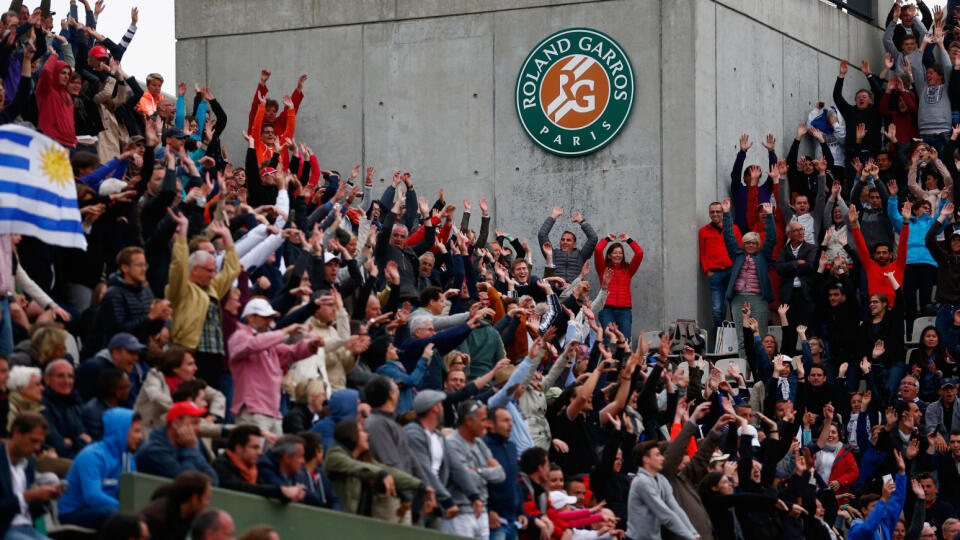 Na blížiacom sa grandslamovom tenisovom turnaji Roland Garros v Paríži (27. septembra - 11. októbra) budú môcť byť v hľadisku aj diváci. Potvrdili to v pondelok organizátori podujatia, ktorí zverejnili zdravotné protokoly.