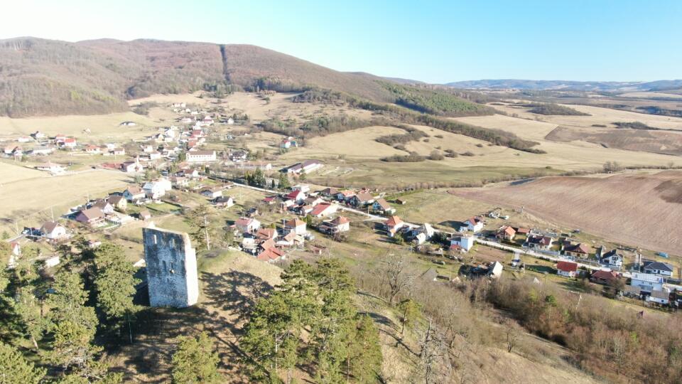 Podzámčok je vďaka polohe a pokojnému prostrediu príjemné miesto na život.