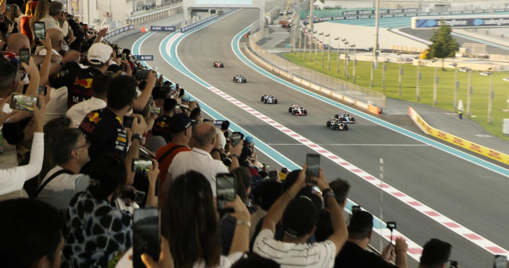 Oficiálny trailer k snímke F1 je vonku – a vyzerá to, že nás čaká skutočná jazda.