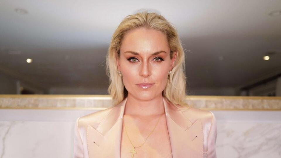 Lindsey Vonnová nahodila na Oskarov oblečenie v telovej farbe. Vyzeralo to, ako by nič pod sakom nemala