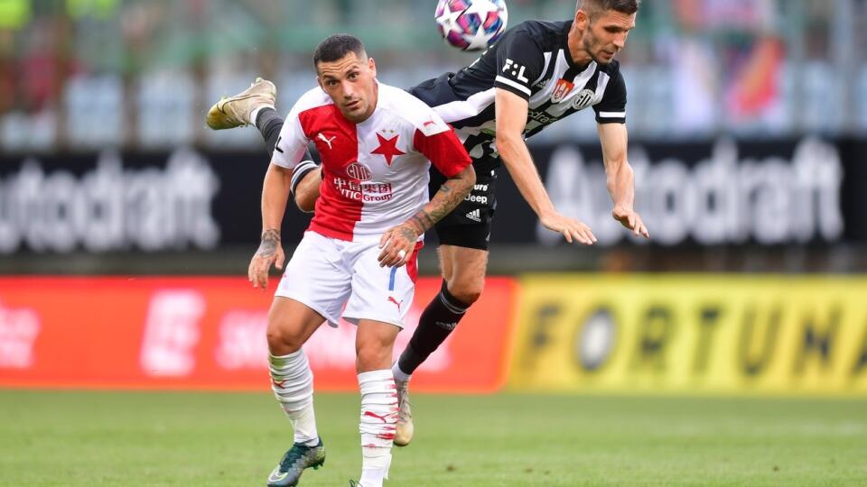 Slavia (červeno-biela) si proti Českým Budějoviciam schuti zastrieľala.