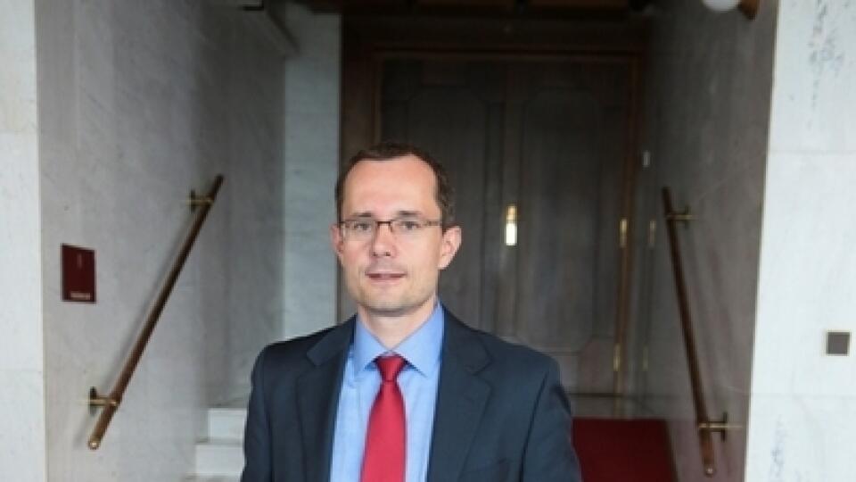 Procházka odmieta, že by jeho kampaň bola nelegálna.