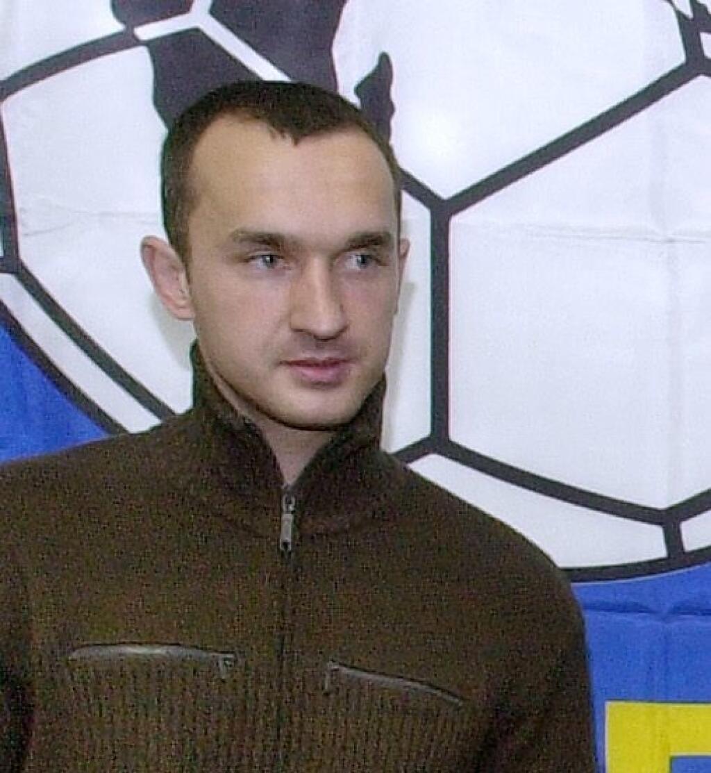 MAREK ŠPILÁR (†38) - Bývalý slovenský futbalový reprezentat Marek Špilár spáchal 7. septembra 2013 samovraždu, keď vyskočil z okna bratovho bytu na piatom poschodí. Hrával na pozícii stopéra v Prešove a 1. FC Košice, v ktorého drese získal ligový titul aj triumf v Slovenskom pohári. V roku 2000 odišiel do Baníka Ostrava, neskôr hrával aj v Olomouci a belgickom Club Bruggy, aby aktívnu kariéru ukončil v roku 2006 v japonskom Nagoya Grampus Eight. V reprezentácii odohral 30 zápasov.