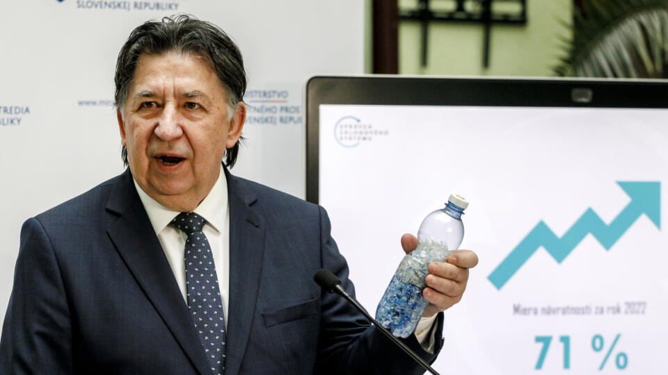Na snímke dočasne poverený minister životného prostredia SR Ján Budaj