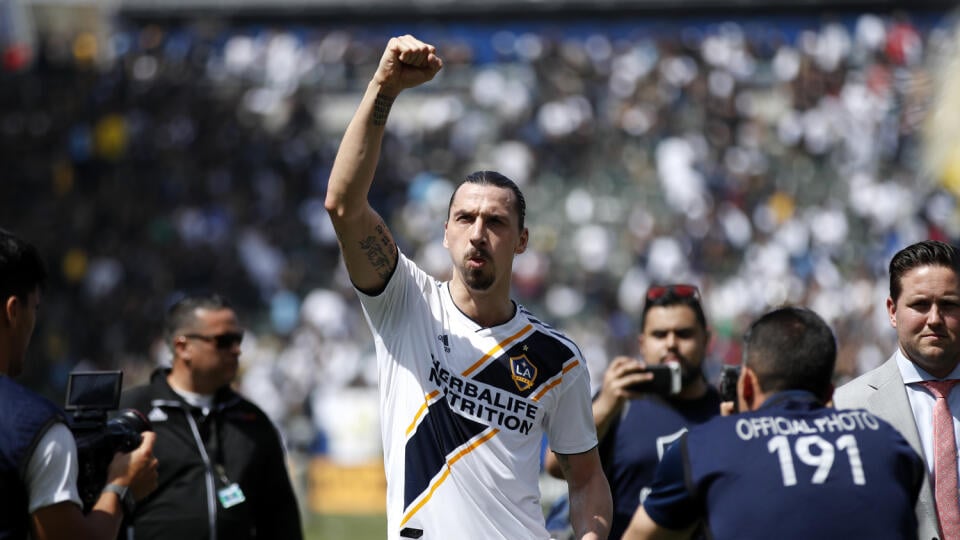Zlatan Ibrahimovič ukázal svoju veľkosť už aj v USA.
