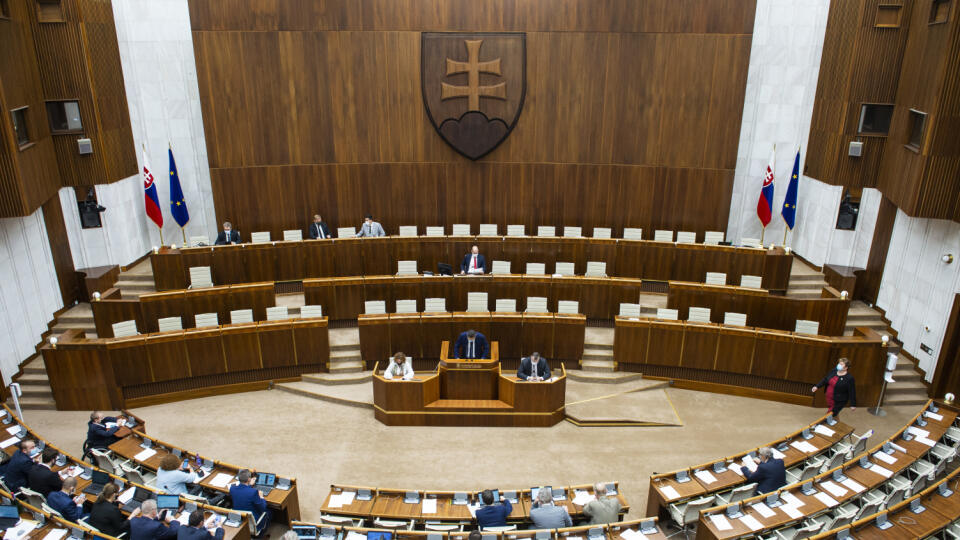 Na snímke 16. schôdza parlamentu v Bratislave v stredu 21. októbra 2020. FOTO TASR - Jakub Kotian
