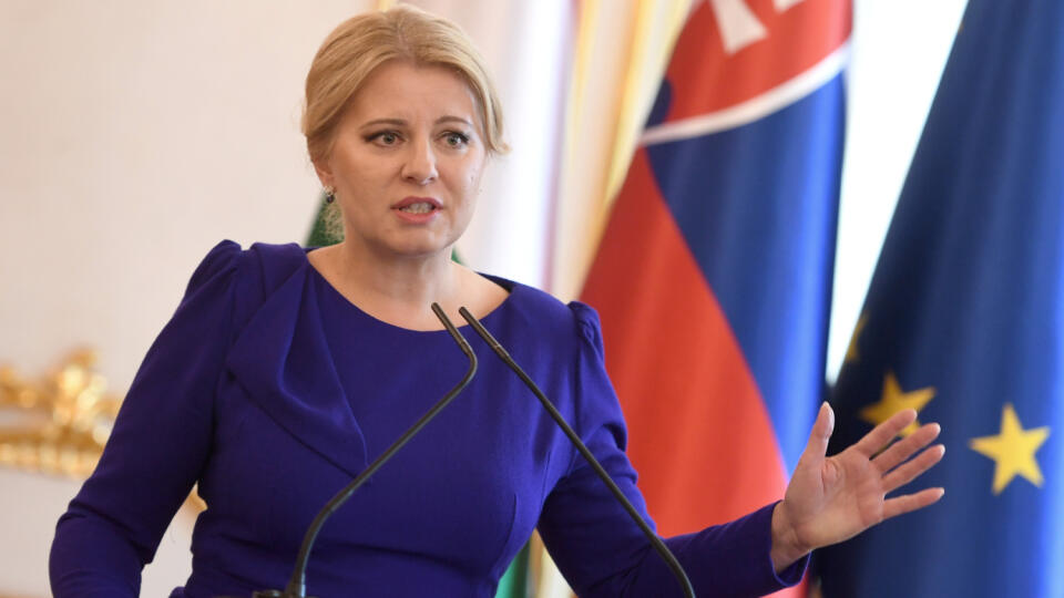 Prezidentka SR Zuzana Čaputová hovorí počas tlačovej konferencie s maďarskou prezidentkou Katalin Novákovou v Prezidentskom paláci 30. septembra 2022 v Bratislave. Maďarská prezidentka Katalin Nováková je na prvej oficiálnej návšteve Slovenska. FOTO TASR – Martin Baumann