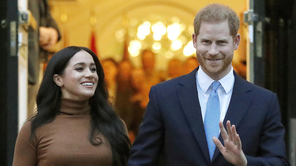 Britský princ Harry a jeho americká manželka Meghan na archívnej snímke zo 7. januára 2020.