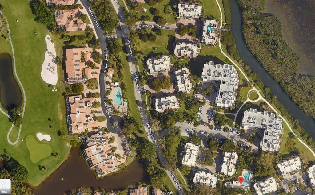 Chára trávil ligovú prestávku na Floride. Po vypuknutí pandémie koronavírususi to namieril do luxusnej štvrte mestečka Longboat Key, kde sa ceny „dvojizbákov“ pohybujú na úrovni milión eur. Podľa clustrmaps.com by mu mal patriť dom na 2057 Harbour Links Dr v Longboat Key.