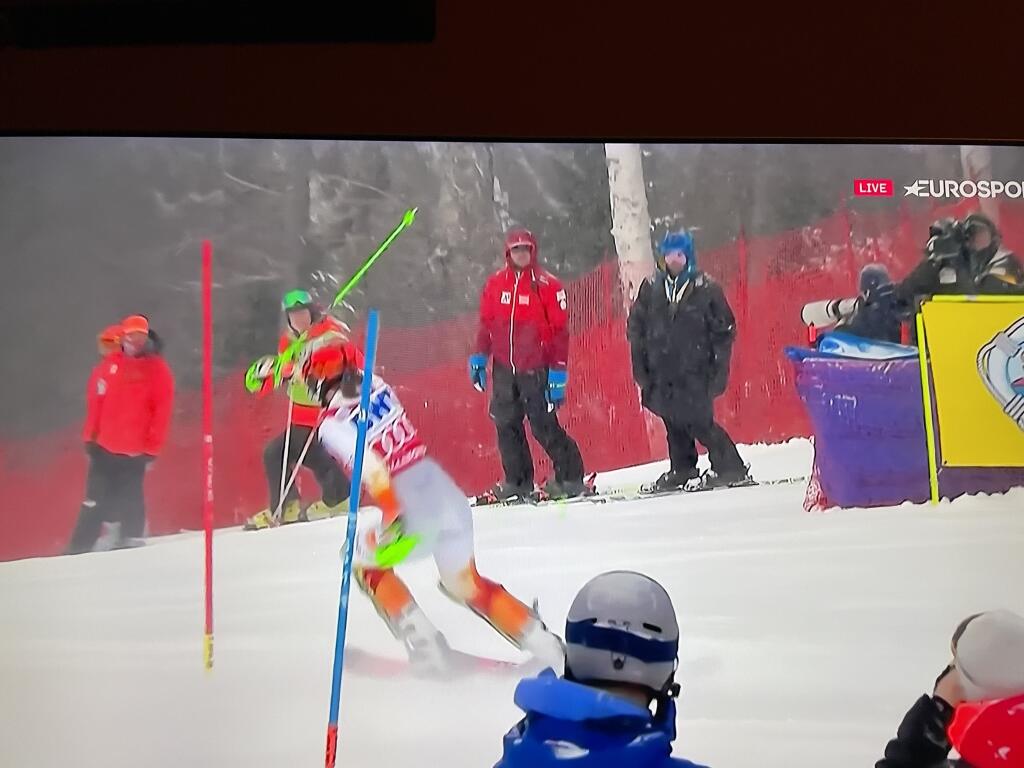 Približne v polovici trate spravila Petra veľkú chybu, kvôli ktorej takmer spadla.