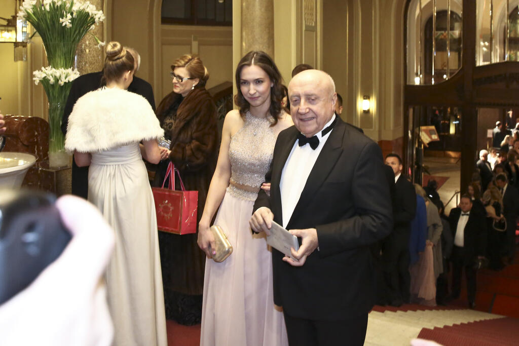Ceskoslovensky ples Praha 2017, Obecni dum.
Felix Slovacek s priatelkou Luciou Gelemovov