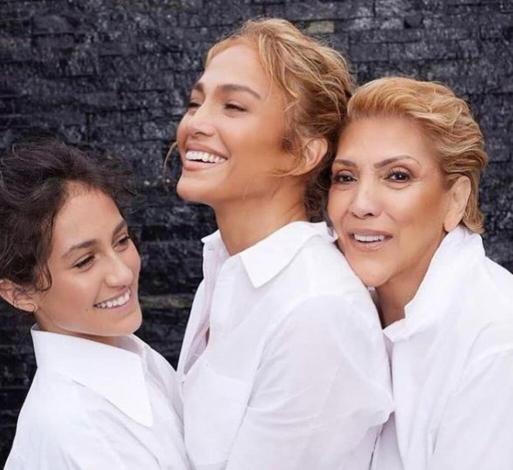 14-ročná dcére Jennifer Lopez Emme je nebinárna: Nebinárny rod je rodová identita, ktorá sa vymyká z klasického binárneho systému. Non-binary osoba sa necíti ani ako žena, ani ako muž.