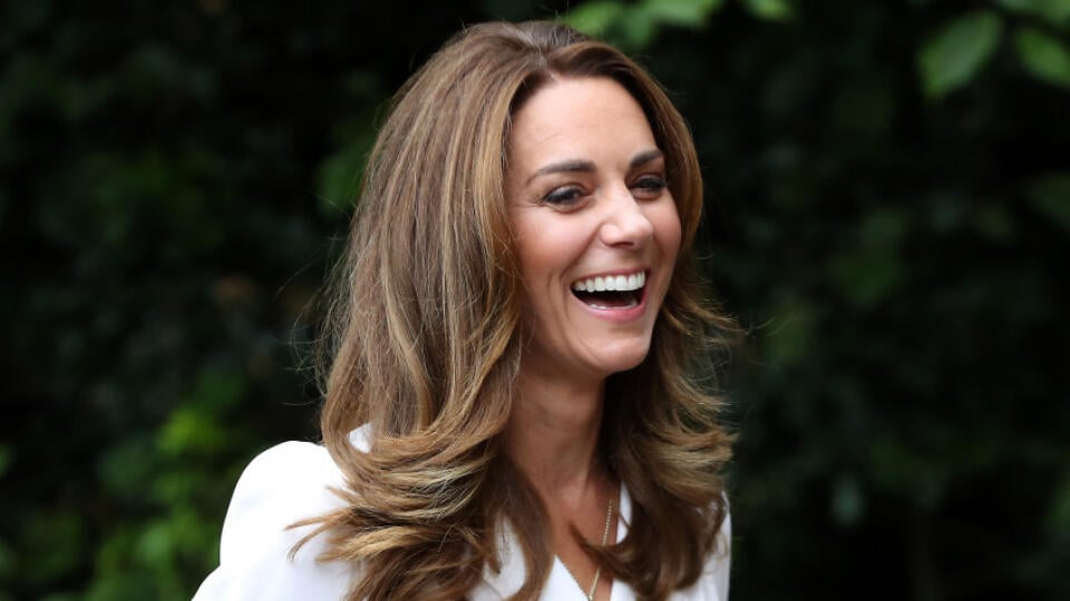 Vojvodkyňa Kate si potrpí na upravené vlasy, preto so sebou nosí kvalitný lak a sadu kvalitných hrebeňov a kief.