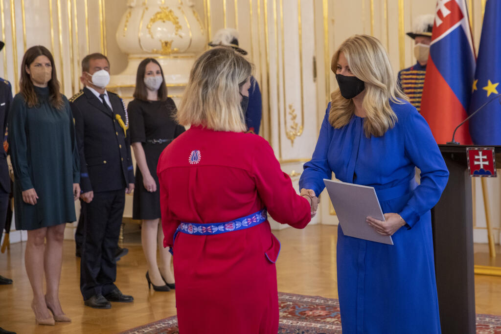 Prezidentka Zuzana Čaputová prijala v prezidentskom paláci slovenskích medailistov
z olympiády 2020 v Tokiu
Na obr.: Zuzana Rehák Štefečeková a Zuzana Čaputová