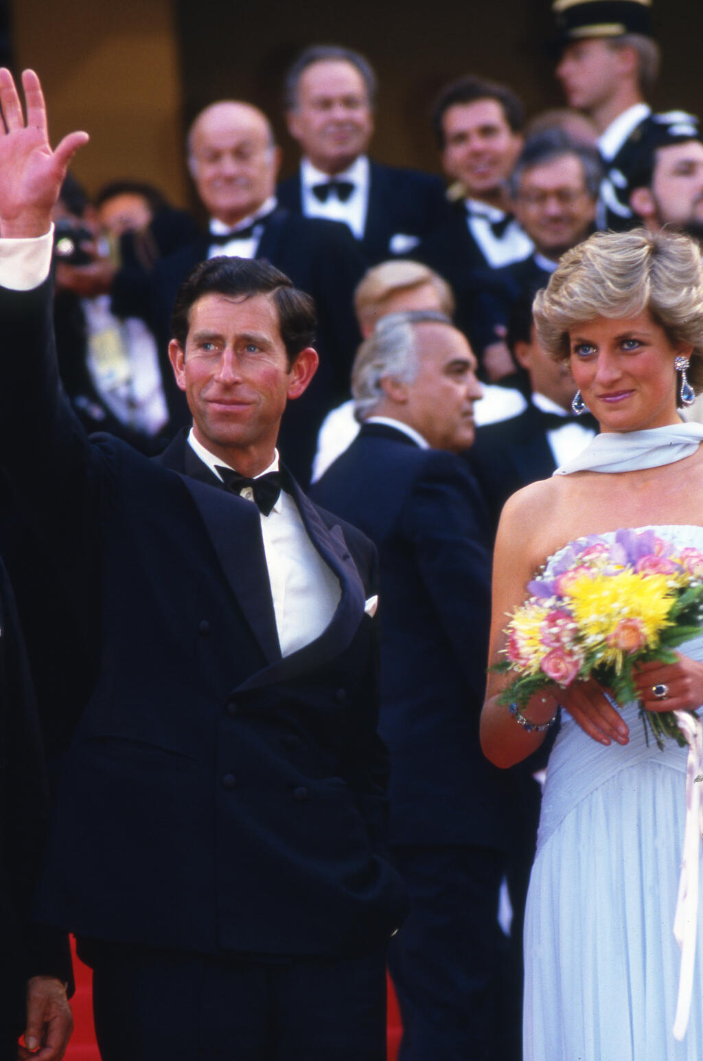 V roku 1987 zavítala do Cannes na filmový festival aj princezná Diana († 36), ktorá by nedávno oslávila svoje 60. narodeniny. Pred tým, než si dala Diana svoje krásne šaty na slávnostnú večeru, pricestovala na festival v bielom sáčku a modrej, vzorovanej sukni, taktiež z kolekcie Catherine Walker.