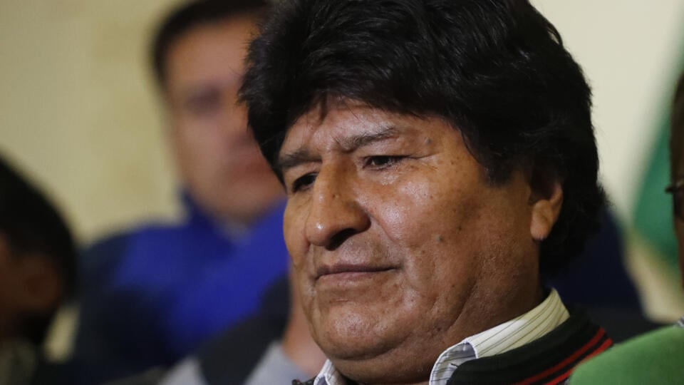 Bolívijský prezident Evo Morales prichádza predniesť prejav k stúpencom v prezidentskom paláci v meste La Paz 20. októbra 2019 po 1.kole prezidentských volieb.