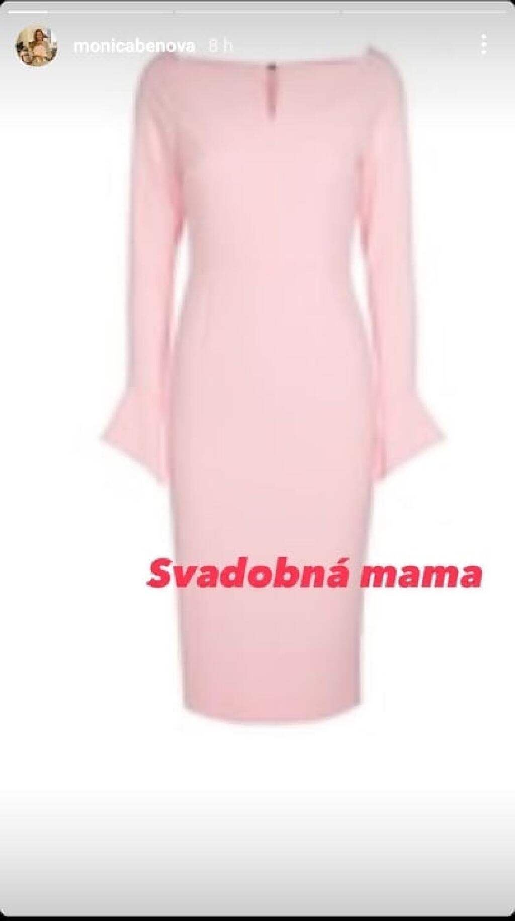 Mala by si Monika kúpiť tieto ružové šaty?