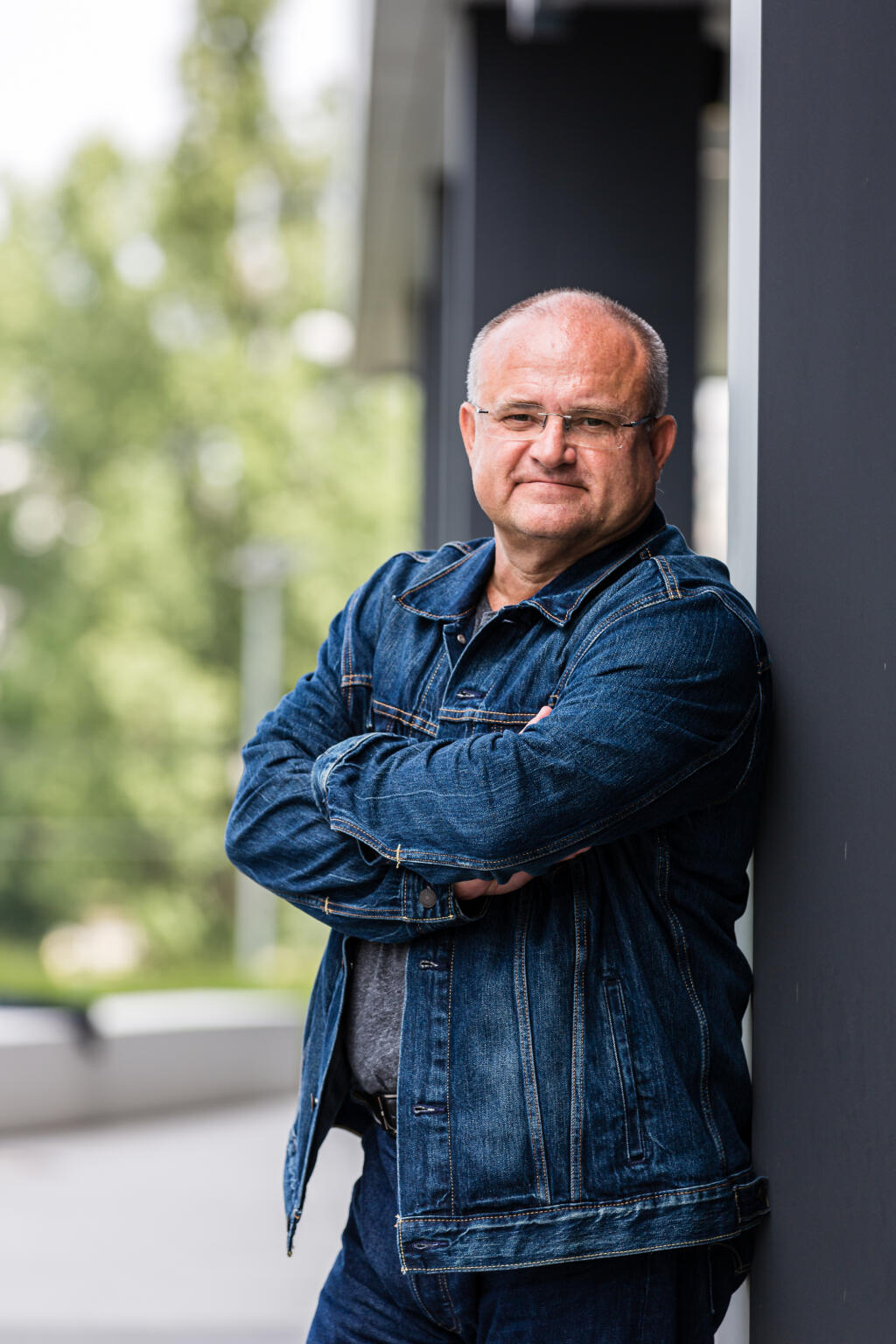 Slovenský politik, ekonóm, spoluzakladateľ strán SaS a Spolu - občianska demokracia a bývalý minister práce.