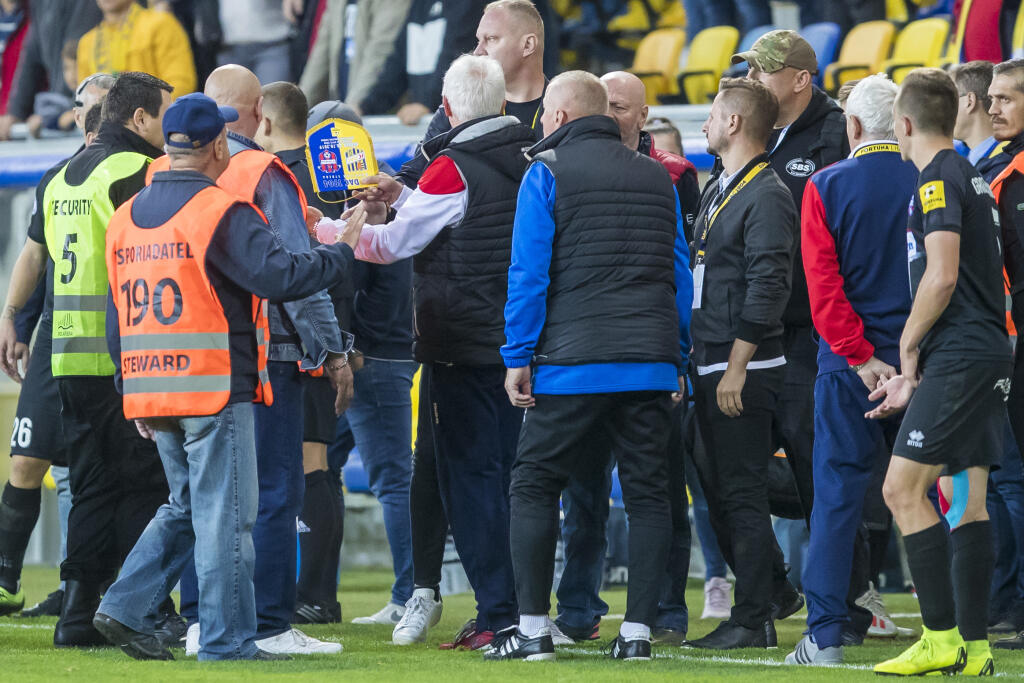 Futbalové kluby už majú od vlády povolenie opäť zarezávať naplno.