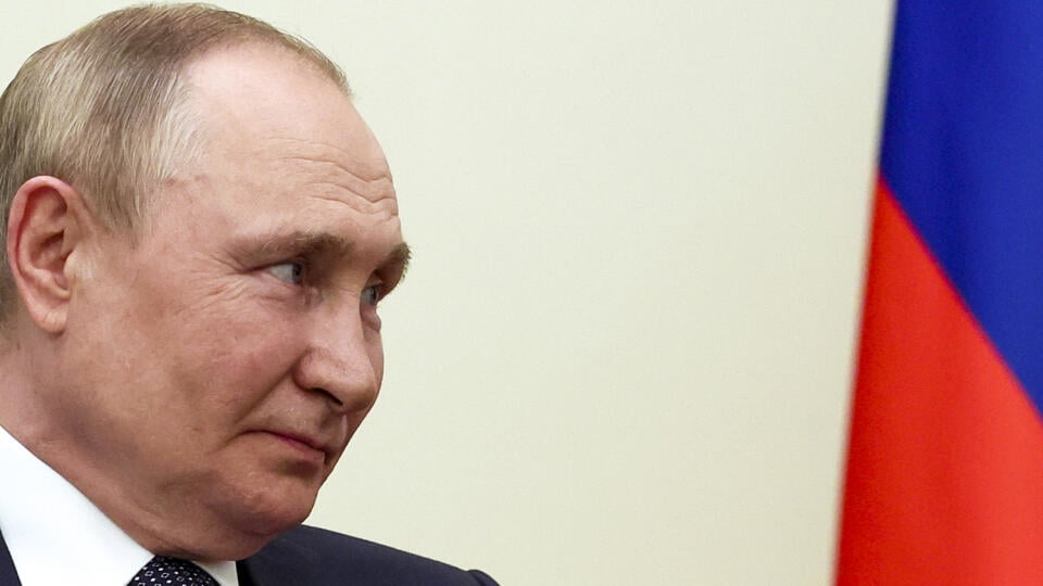 JB 23 Teherán - Ruský prezident Vladimir Putin počúva svojho iránskeho náprotivka Ebráhíma Raísího počas ich stretnutia v Teheráne 19. júla 2022. FOTO TASR/AP
Russian President Vladimir Putin listens to Iranian President Ebrahim Raisi during their talks at the Saadabad palace, in Tehran, Iran, Tuesday, July 19, 2022. (Sergei Savostyanov, Sputnik, Kremlin Pool Photo via AP)
