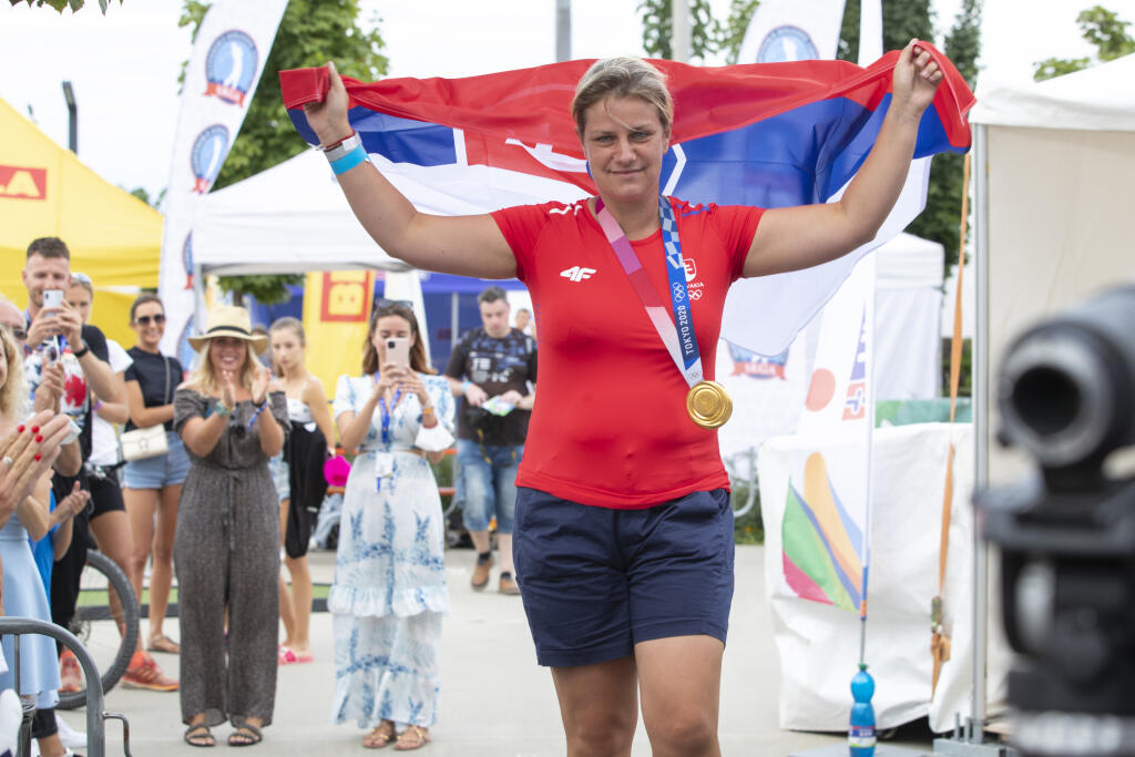 Autogramiáda slovenských olympionikov po návrate z japonského Tokia v X-Bionic Šamorín. Najväčšie ovácie si užila strelkyňa Zuzana Rehák-Štefečeková.