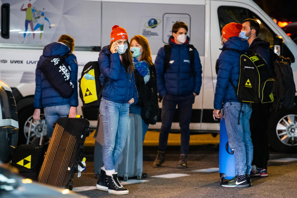 Takto sa domov vracali slovenskí biatlonisti, ktorí z Fínska cestovali vládnym špeciálom.