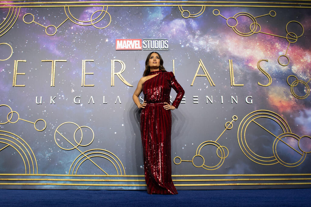 Salma Hayek na premiére filmu The Eternals v Londýne.