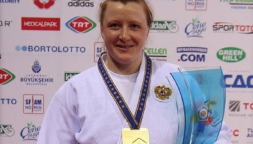 JELENA IVAŠČENKOVÁ (†28) - Ruská štvornásobná majsterka Európy v džude zomrela 15. júna 2013. Podľa miestnych médií išlo o samovraždu, keď vyskočila z okna na 15. poschodí výškového domu. Na život si mala siahnuť preto, že nezískala medailu na OH v Londýne 2012. K úmrtiu prišlo v meste Ťumen.