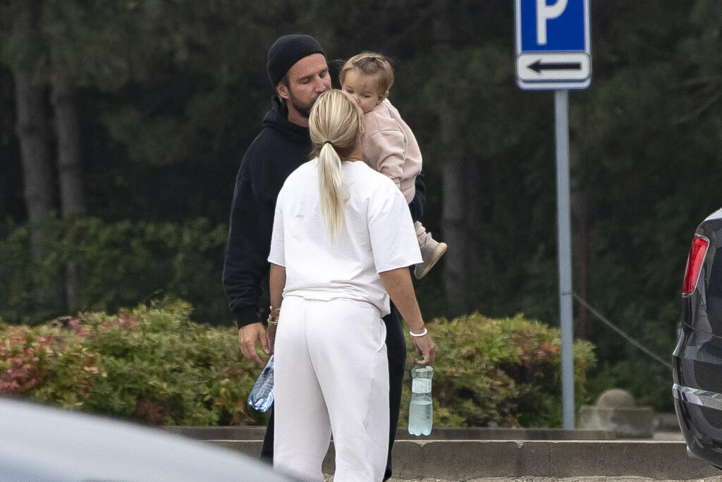 Dominika Cibulková s rodinou po dovolenke prvýkrát na verejnosti.
