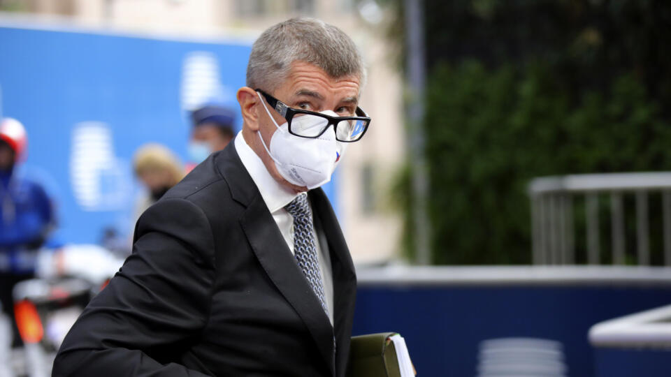 EBE 25 Brusel - Na snímke český premiér Andrej Babiš prichádza na záverečný deň summitu zástupcov členských krajín Európskej únie v Bruseli 2. októbra 2020. FOTO TASR/AP
Czech Republic's Prime Minister Andrej Babis arrives for an EU summit at the European Council building in Brussels, Friday, Oct. 2, 2020. European Union leaders will be assessing the state of their economy and the impact of the coronavirus pandemic on it during their final day of a summit meeting. (AP Photo/Olivier Matthys, Pool